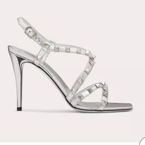 Valentino Garavani Rockstud sandal with straps 
Worn 2 times excellent condition